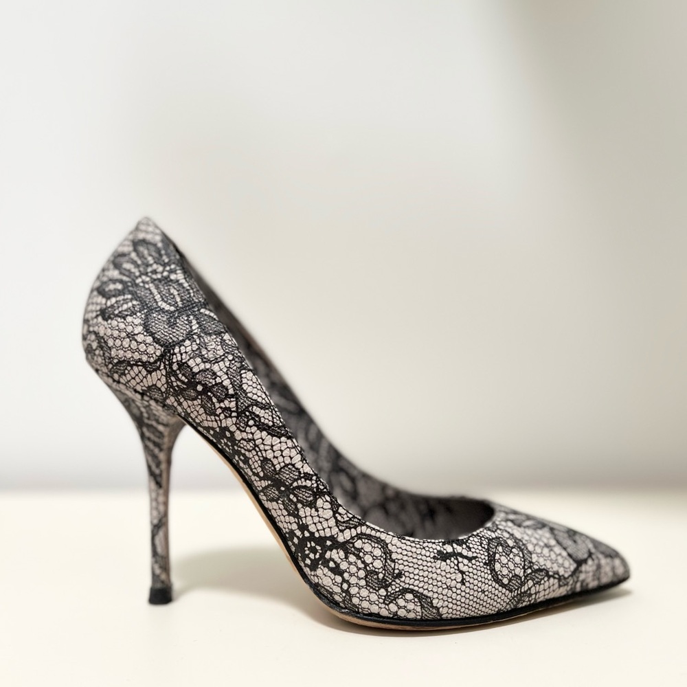 GORGEOUS DOLCE & GABBANA BLACK CHANTILLY LACE PRINTED LEATHER POINTED TOE PUMPS‎ - Picture 5 of 12